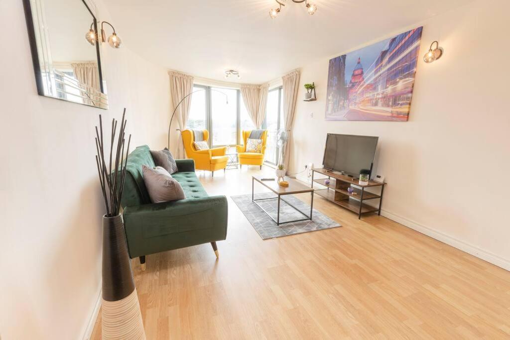 Stunning Views And City Side-Belfast City-2 Bedroom-5 Guests-Wifi & Parking Экстерьер фото