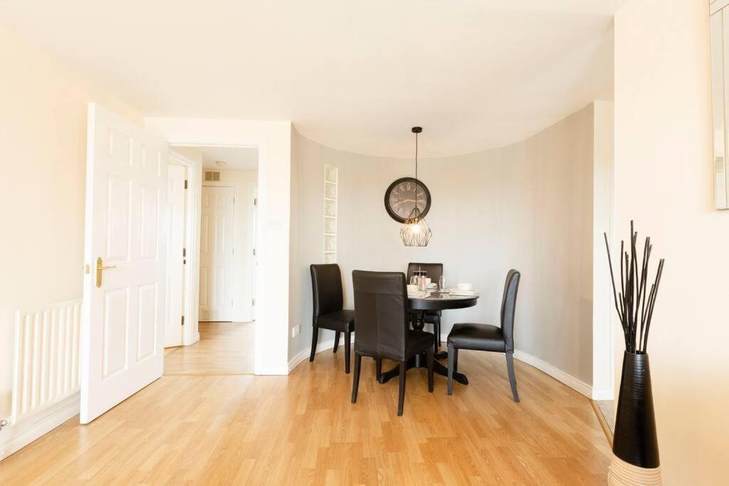Stunning Views And City Side-Belfast City-2 Bedroom-5 Guests-Wifi & Parking Экстерьер фото