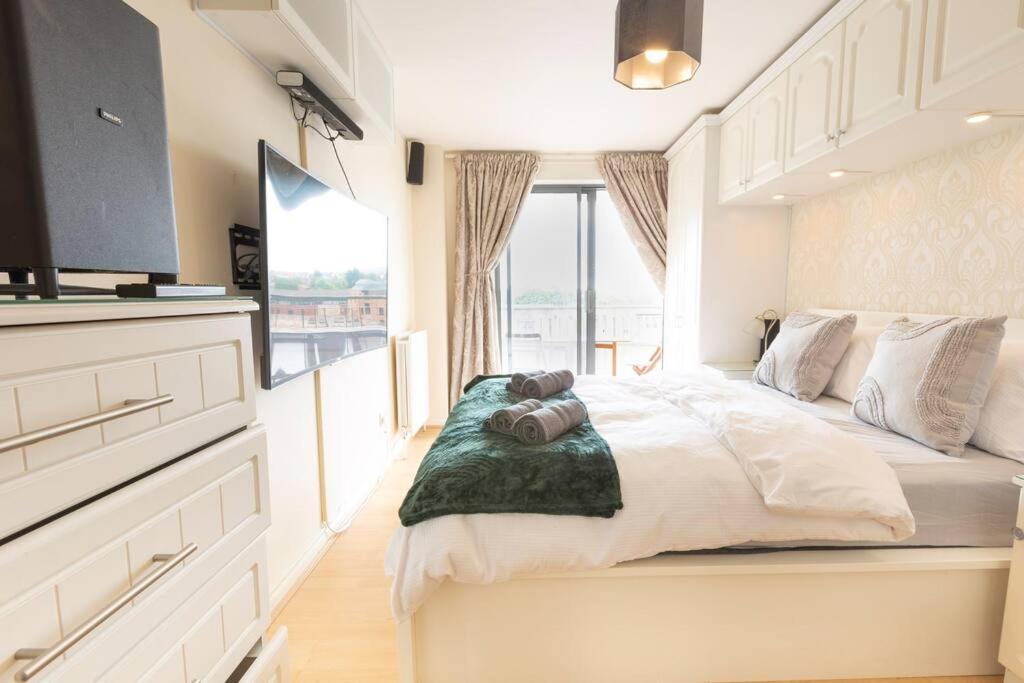 Stunning Views And City Side-Belfast City-2 Bedroom-5 Guests-Wifi & Parking Экстерьер фото