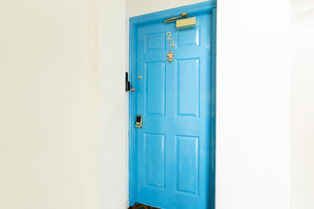 Stunning Views And City Side-Belfast City-2 Bedroom-5 Guests-Wifi & Parking Экстерьер фото